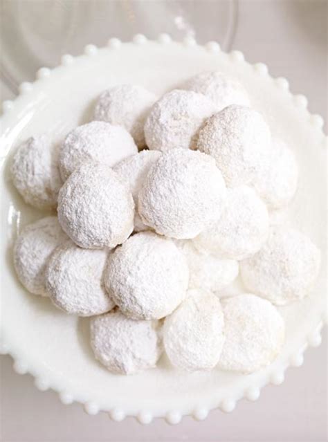 almond-snowball-cookies-ricardo-cuisine image