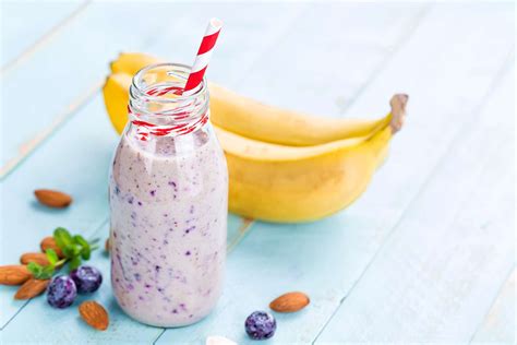 how-to-make-a-smoothie-plus-5-easy image