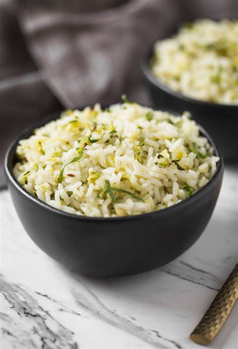 quick-and-easy-healthy-garlic-zucchini-rice-watch-what-u-eat image