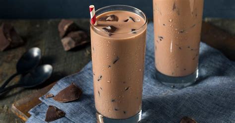 chocolate-milk-nutrition-calories-benefits-and-downsides image