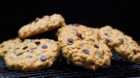 perfectly-potbellys-oatmeal-chocolate-chip-cookies image