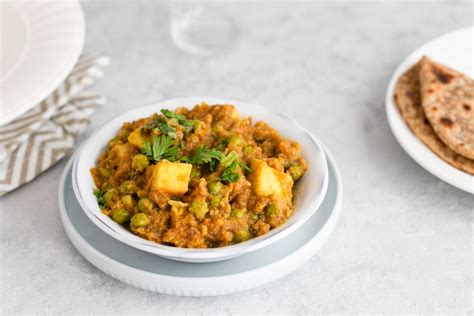 mutter-paneer-peas-and-cottage-cheese-curry image