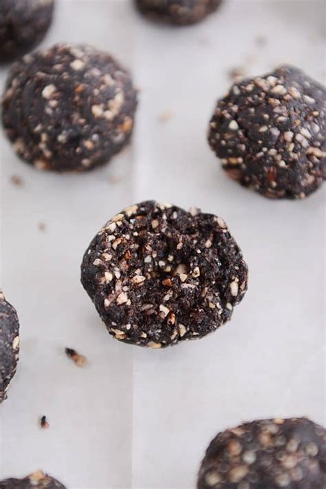 healthy-dark-chocolate-almond-joy-bites-mels image