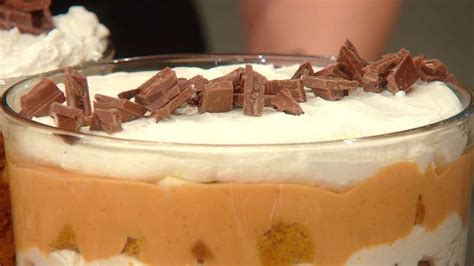 katie-lees-pumpkin-toffee-trifle-recipe-rachael-ray image