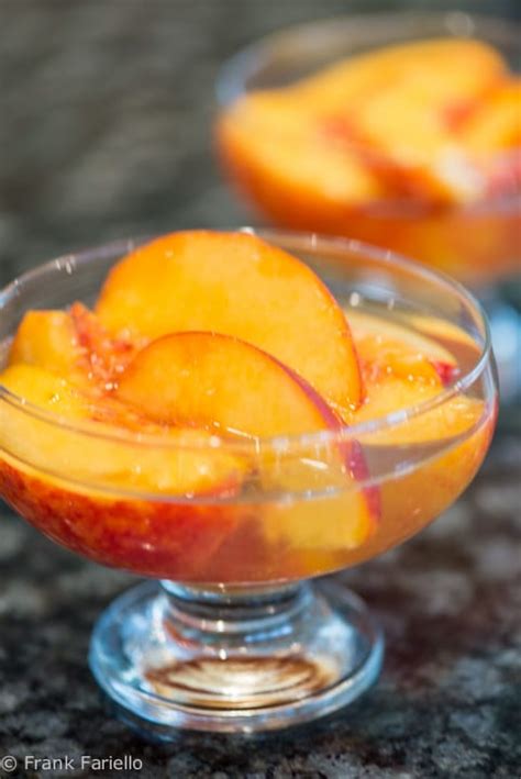pesche-al-vino-rosso-peaches-in-red-wine-memorie image