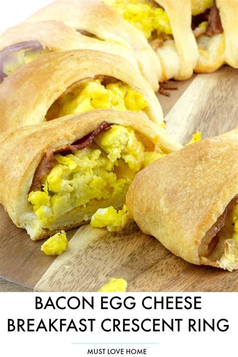 cheesy-bacon-egg-breakfast-crescent-ring-must-love image