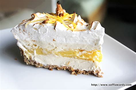 lemon-meringue-ice-cream-pie-soffia-wardy image