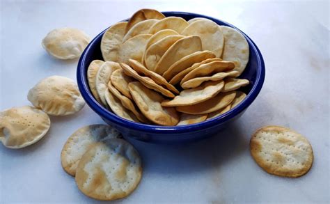 4-ingredient-easy-rustic-table-water-crackers-mostly image