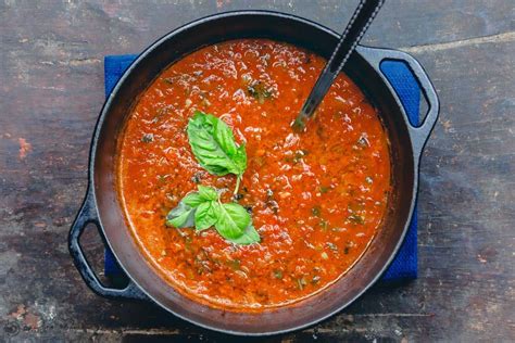 vegan-tomato-basil-soup-easy-tomato-soup image