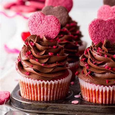 gluten-free-vegan-vanilla-cupcakes-the-loopy-whisk image