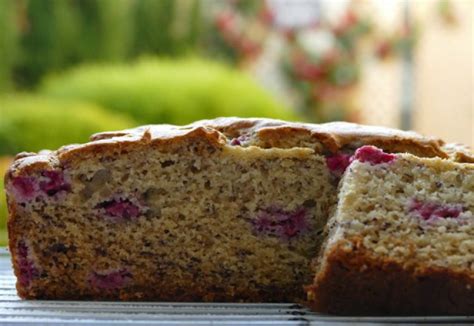 banana-and-raspberry-cake-real-recipes-from-mums image
