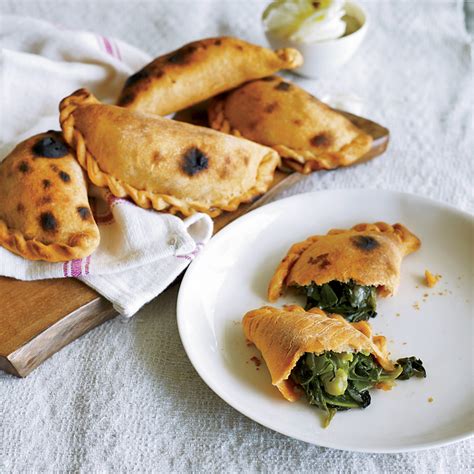 spinach-and-green-pea-empanadas-recipe-food image