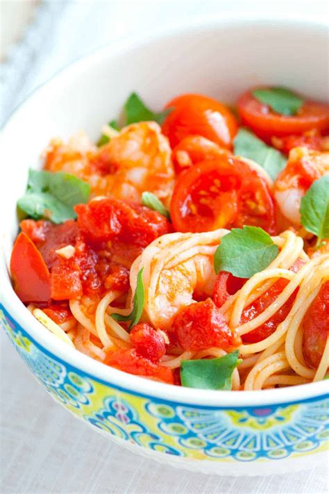 15-minute-shrimp-pasta-recipe-with-tomato-and-basil image