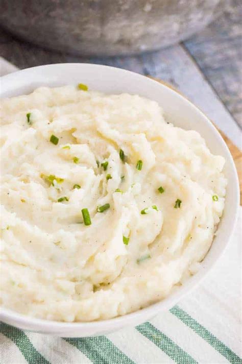 the-best-sour-cream-and-chive-mashed-potatoes image