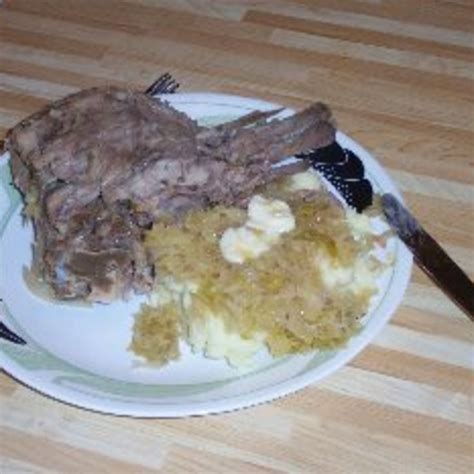 pork-neck-bones-and-sauerkraut-bigovencom image