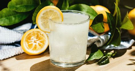london-lemonade-cocktail-recipe-liquorcom image