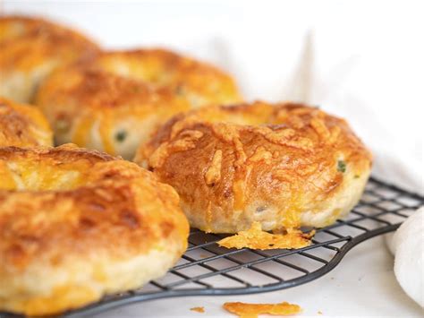 jalapeo-cheddar-cheese-bagels-seasons-and-suppers image