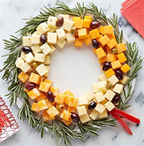 beyond-just-eye-candy-12-delightful-edible-wreaths image