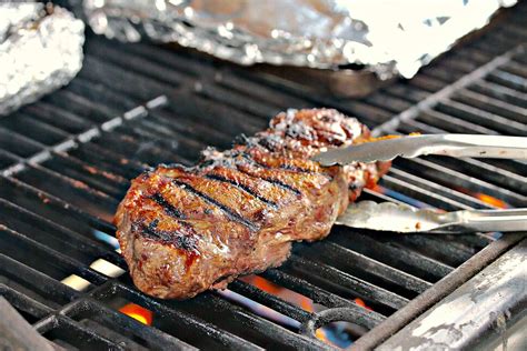 copycat-texas-roadhouse-steak-rub-the-cozy-cook image