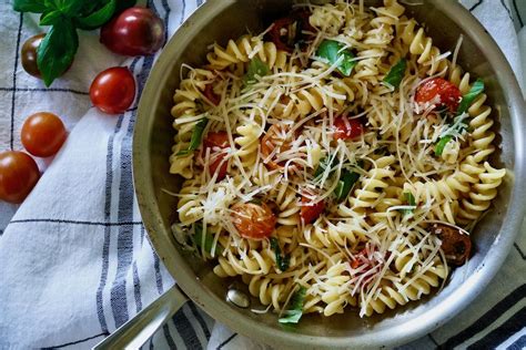 cherry-tomato-basil-pasta-quick-easy-summer image