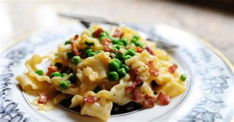 10-best-pasta-carbonara-with-bacon-and-peas image