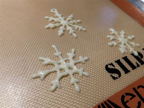 how-to-make-chocolate-snowflakes-kitchen-foliage image