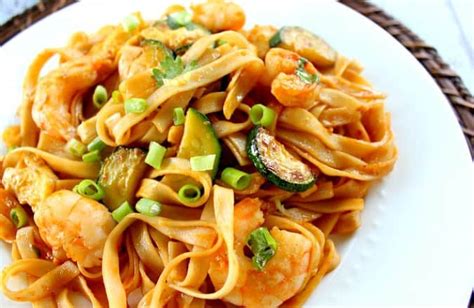 spicy-sriracha-shrimp-lo-mein-good-dinner-mom image