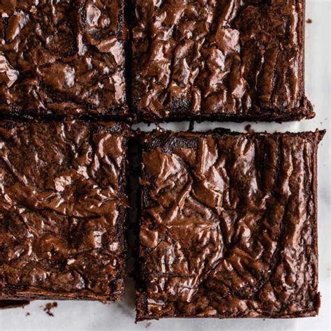 how-to-make-brownies-with-shiny-thin-crust-handle image