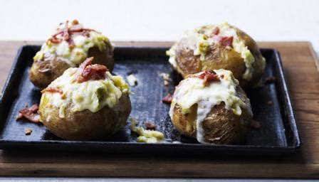baked-potato-with-bacon-taleggio-and-leek image