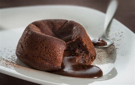 molten-chocolate-cakes-healthy-food-guide image