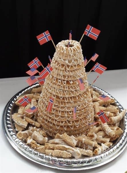 kransekake-norwegian-wedding-cake-a-simple image