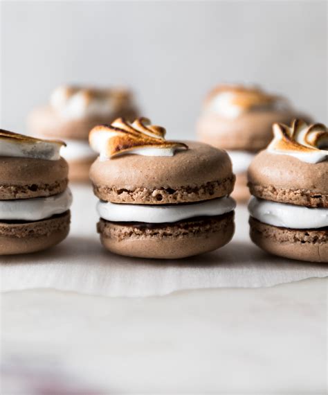 chocolate-french-macarons-with-marshmallow-filling image