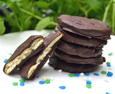 ridiculously-easy-copycat-thin-mint-cookies-crafty image