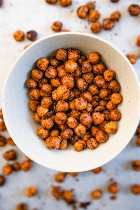 crispy-roasted-chickpeas-that-stay-crispy-a image