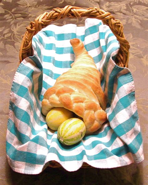 bread-cornucopia-edible-centerpiece-the-lindsay-ann image