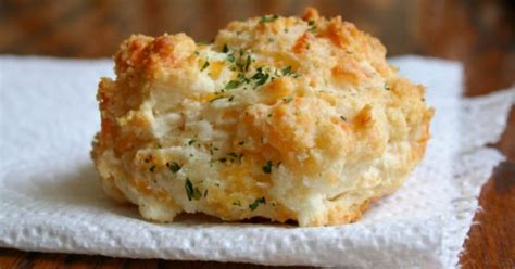 red-lobster-cheese-and-garlic-biscuits image