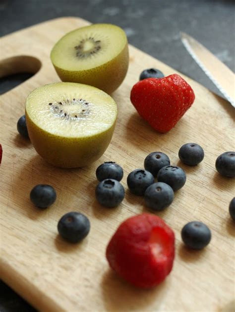 summer-fruit-tarts-with-honeyed-ricotta-easy-cheesy image