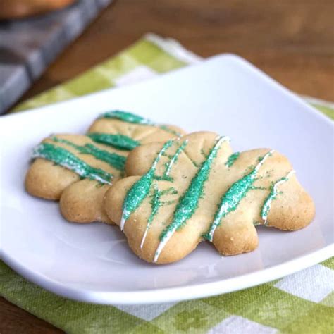 16-yummy-st-patricks-day-cookies-to-make-holiday image