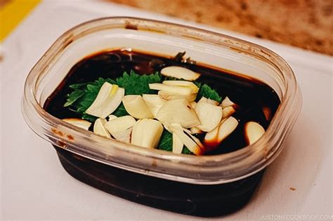 shiso-garlic-soy-sauce-ニンニク紫蘇醤油-just-one image