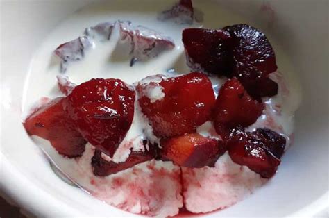 stewed-plums-recipe-simple-plum-dessert-pennys image