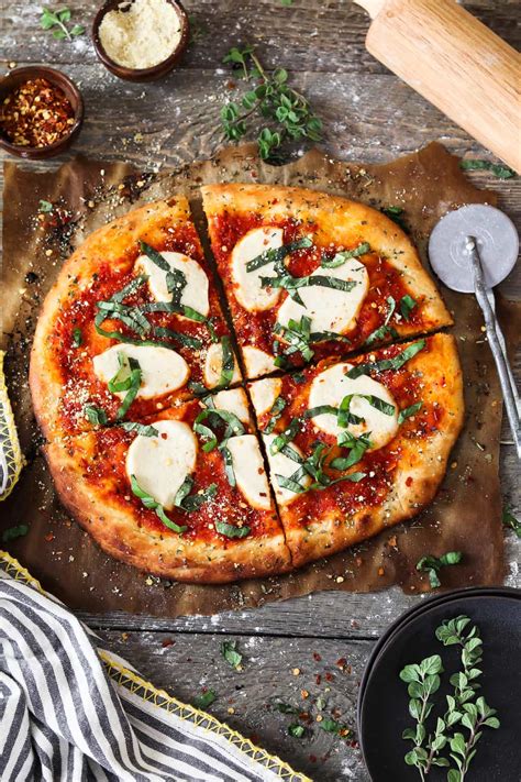 easy-vegan-pizza-recipe-vegan-huggs image