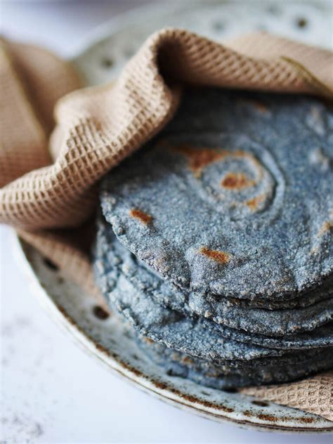 blue-corn-tortillas-step-by-step-muy-delish image