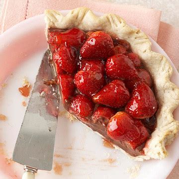 strawberry-truffle-pie-midwest-living image