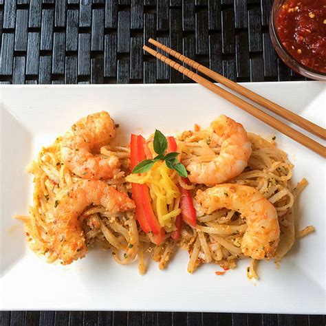 thai-basil-pesto-with-chili-garlic-shrimp image