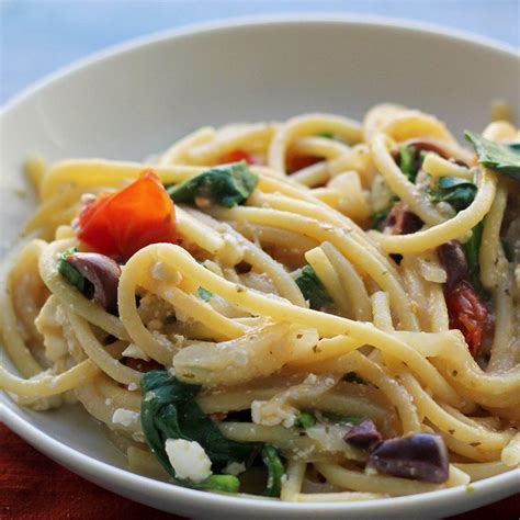 one-pot-spaghetti-with-feta-and-kalamata-olives image