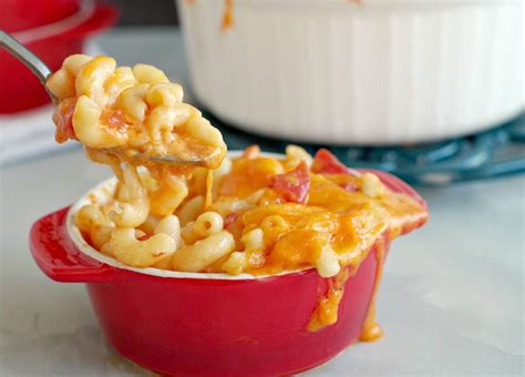 macaroni-and-cheese-with-tomatoes image