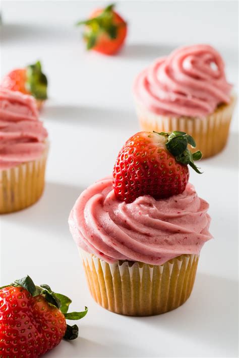 perfect-strawberry-cream-cheese-frosting-cupcake-project image