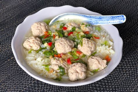 thai-rice-soup-with-pork-khao-tom-moo-asian image