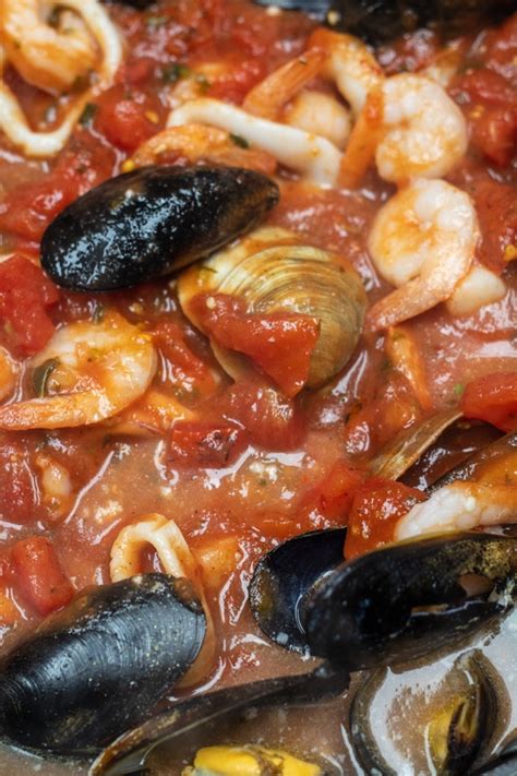 frutti-di-mare-classic-italian-seafood-pasta image