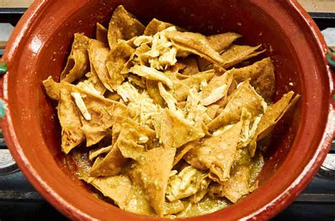 chilaquiles-verdes-with-chicken-recipe-mexican-food image